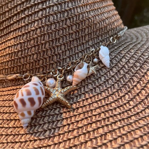 Straw hat with shells - Picture 3 of 6